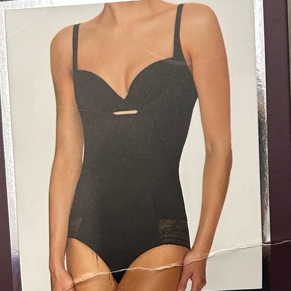 Gloria Vanderbilt Microfibre and Lace Shaping Bodysuit,   Size S